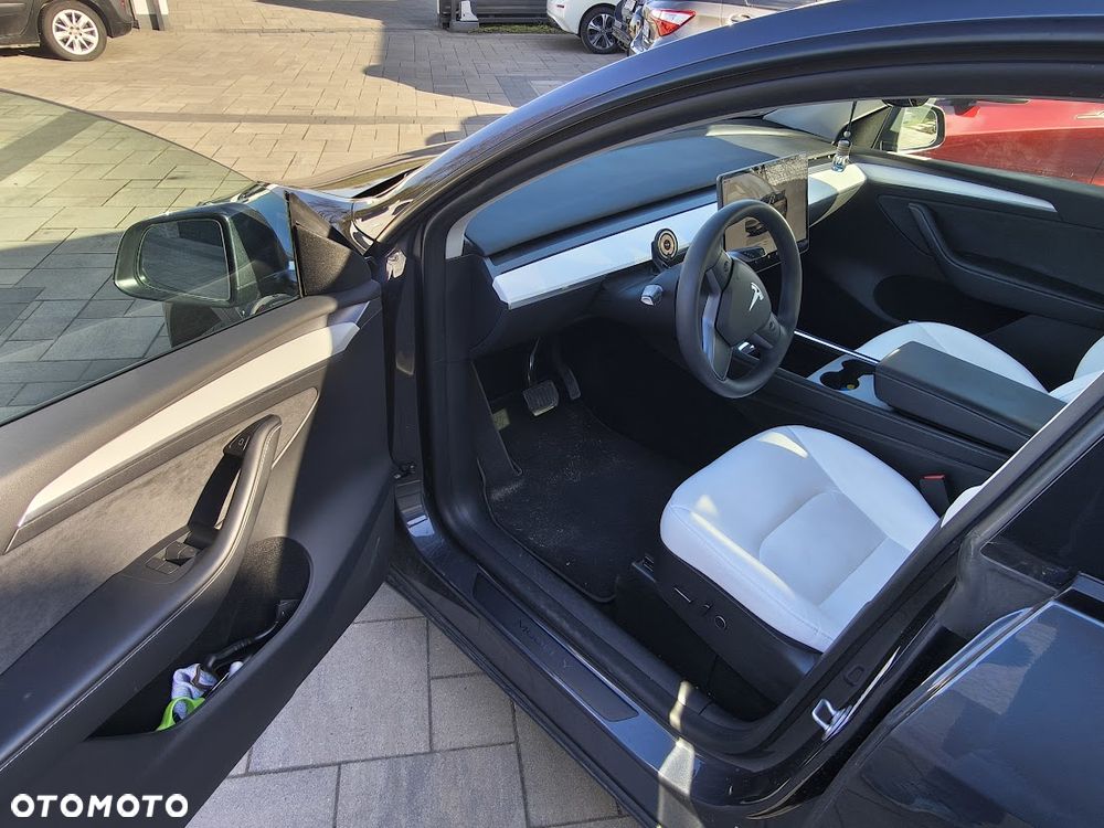 Tesla Y - 29