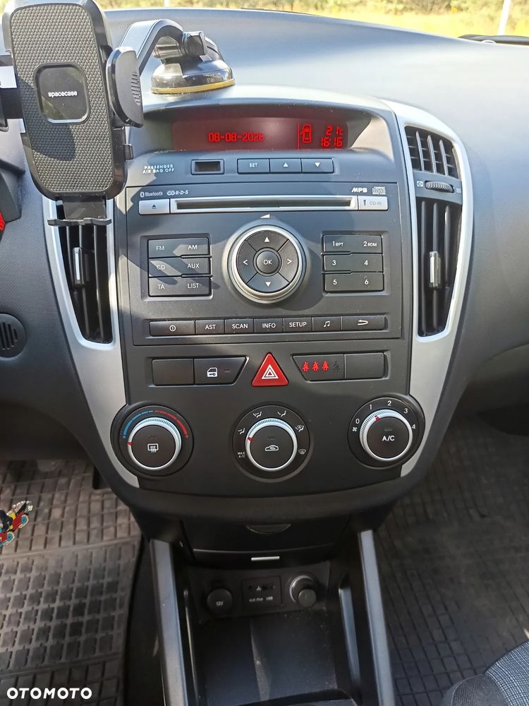 Kia Ceed - 9