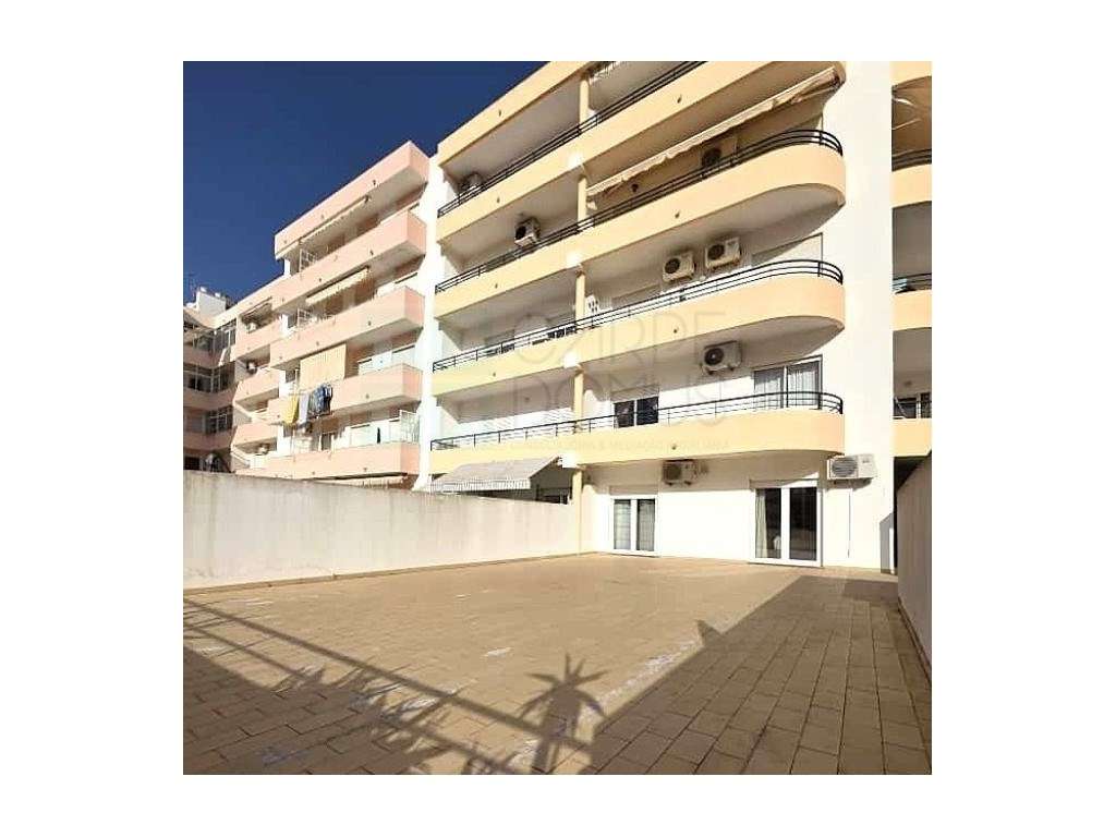 Apartamento T2 com terraço e garagem no centro de Monte Gordo, Alga... - Grande imagem: 2/12