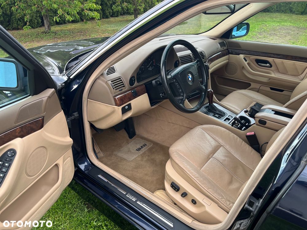 BMW Seria 7 740i - 9