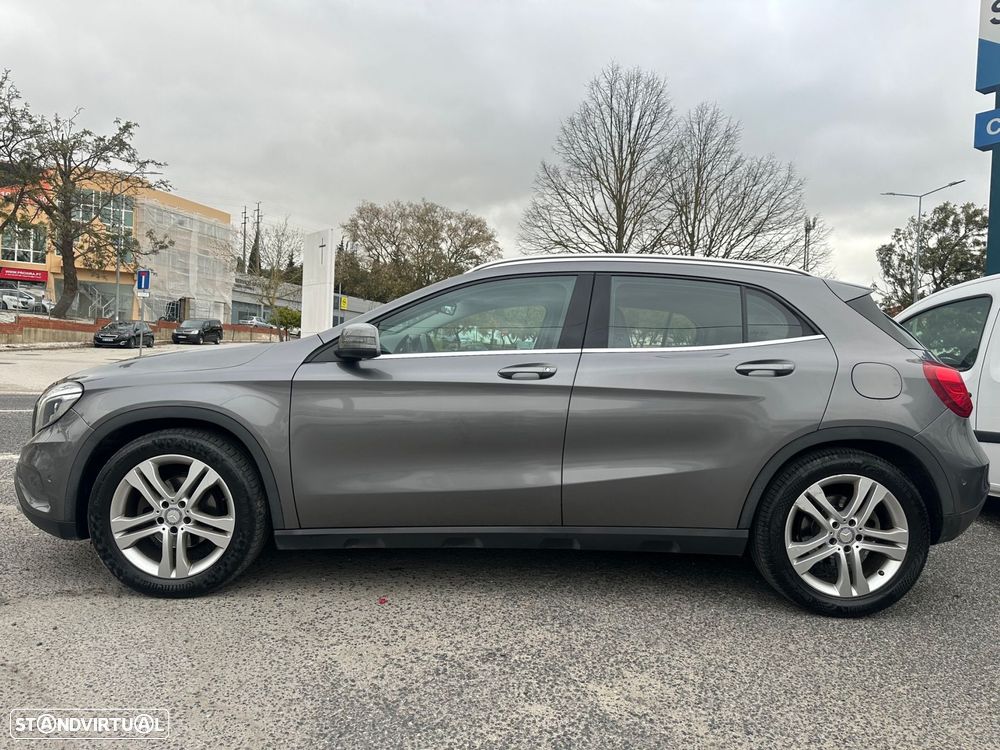 Mercedes-Benz GLA 220 d 4Matic 7G-DCT Style - 3