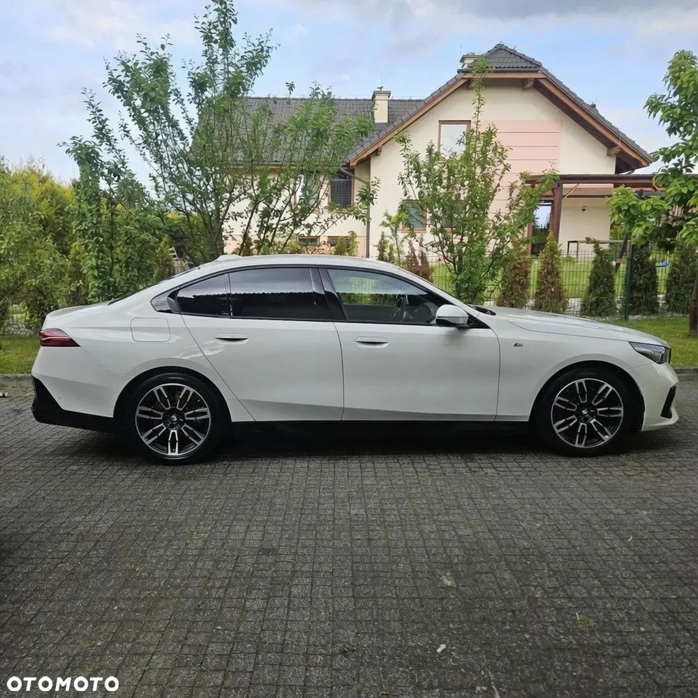 BMW Seria 5 520i mHEV M Sport - 9