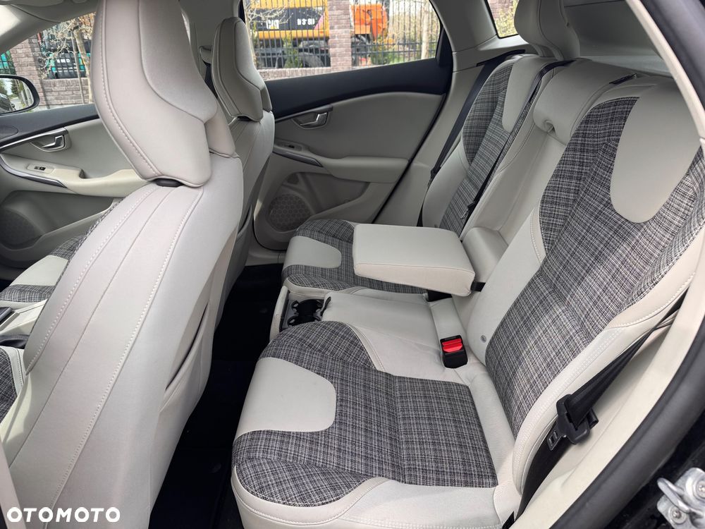 Volvo V40 Cross Country D2 Drive-E SCR Kinetic - 14