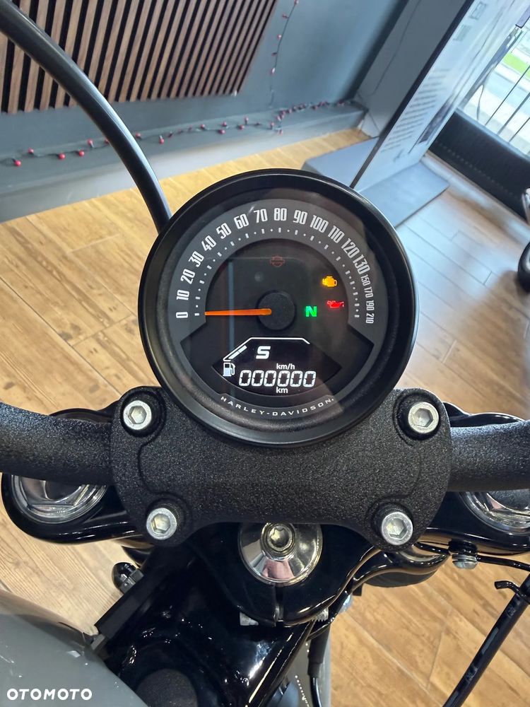 Harley-Davidson Softail Street Bob - 12