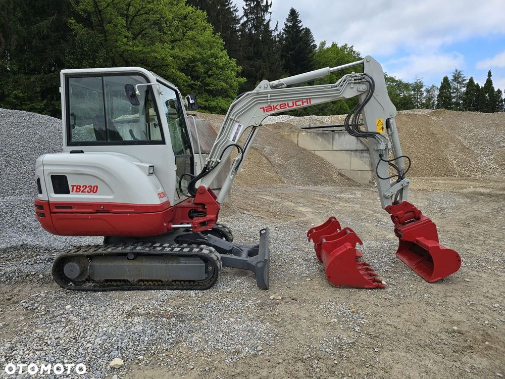 Takeuchi TB230 , ROK 2017 Powertilt 2 łyżki 300 mm 6oomm 1 łyżka skośna 1200 mm - 1