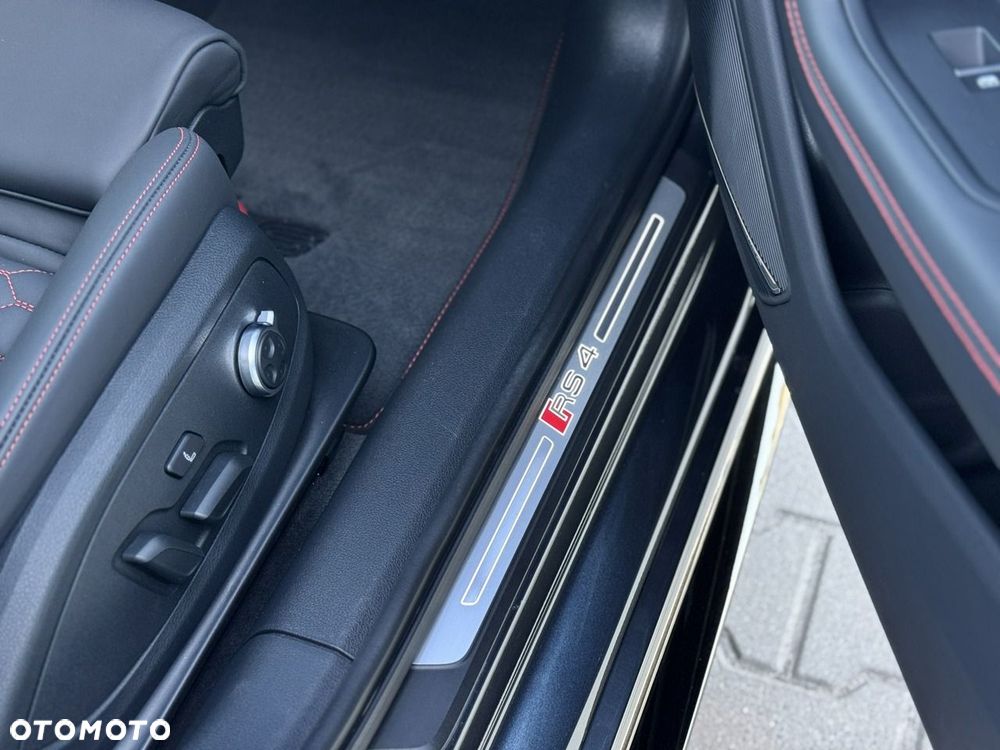 Audi RS4 Avant Avant quattro tiptronic - 24