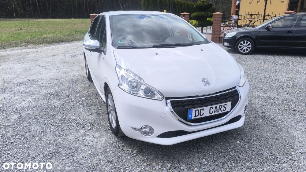 Peugeot 208 - 1