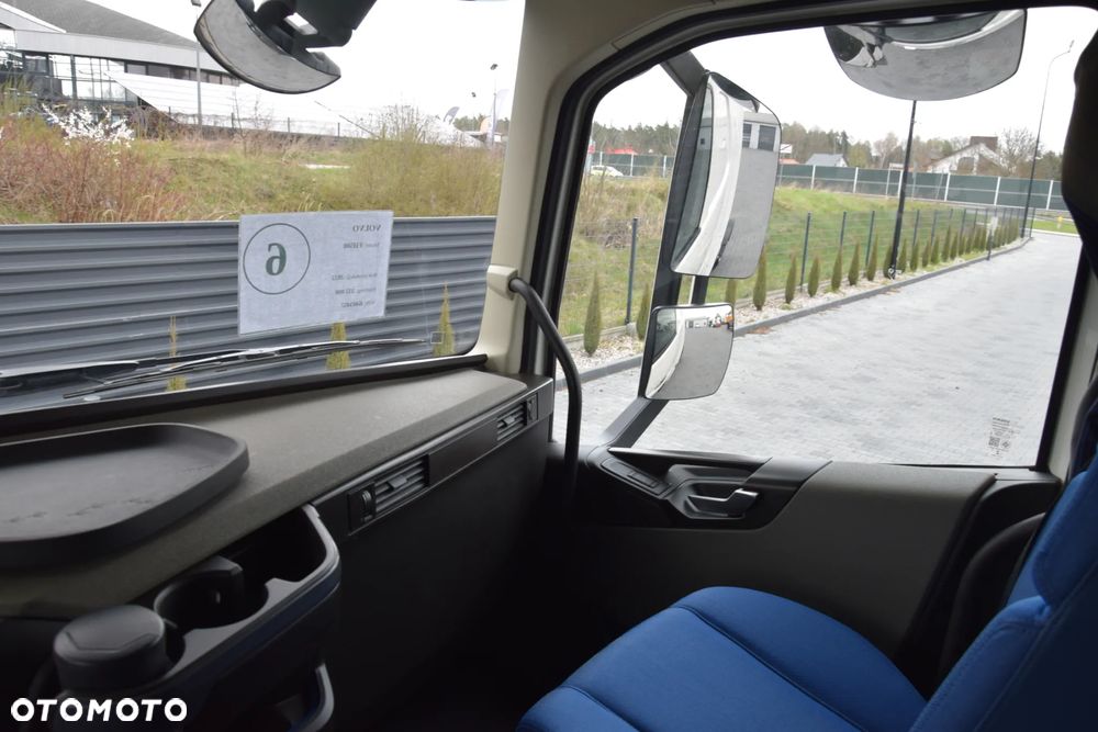 Volvo FH500 / EURO 6 / NOWY MODEL / KLIMATYZACJA POSTOJOWA / ACC / LEDY / 2 ZBIORNIKI / 2022 / NISKI PRZEBIEG / SERWISOWANY / SPROWADZONY - 27