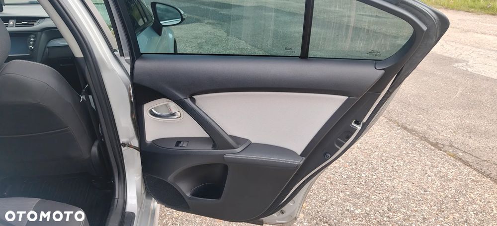 Toyota Avensis 1.8 Premium - 21