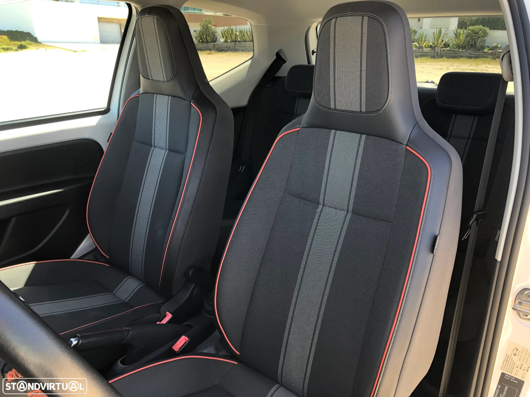 VW Up! 1.0 BlueMotion Groove - 12