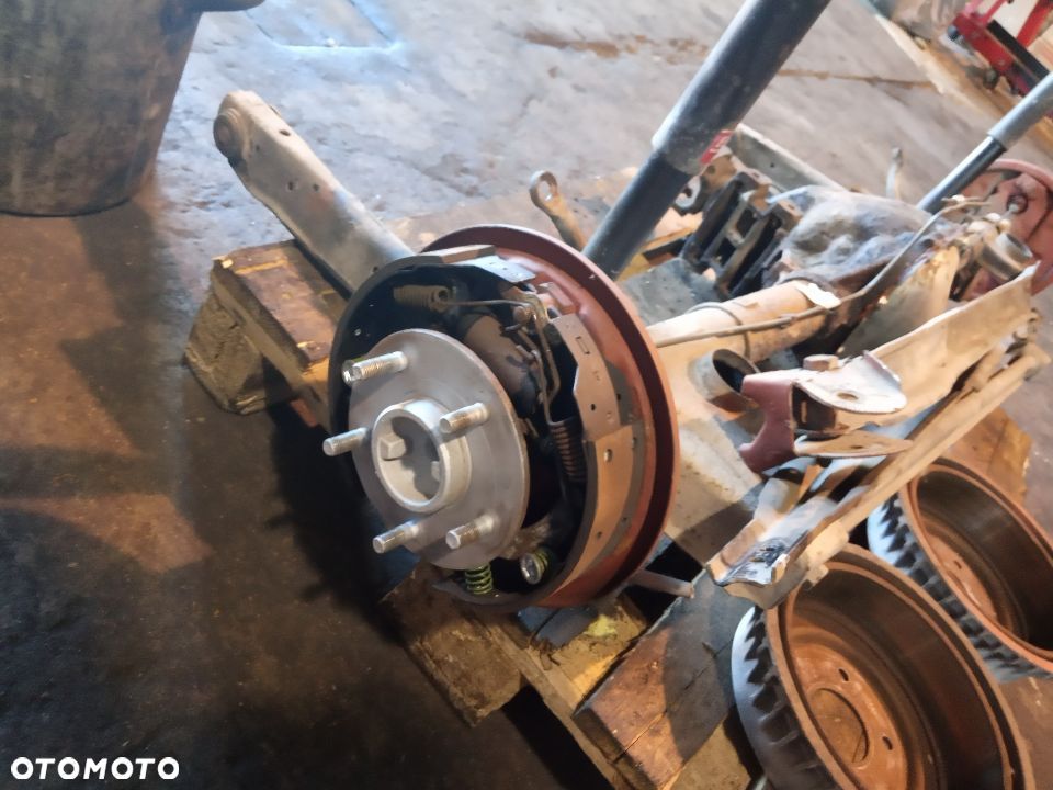 PONTIAC FIREBIRD 3 gen 3rd 82–92 most tyl tylny dyferencjal 3.23 camaro chevrolet 2.5 2.8 3.1 v6 3.8 5.0 v8 5.7 rear diff differential 1982 1983 1984 1985 1986 1987 1988 1989 1990 1991 1992 - 5