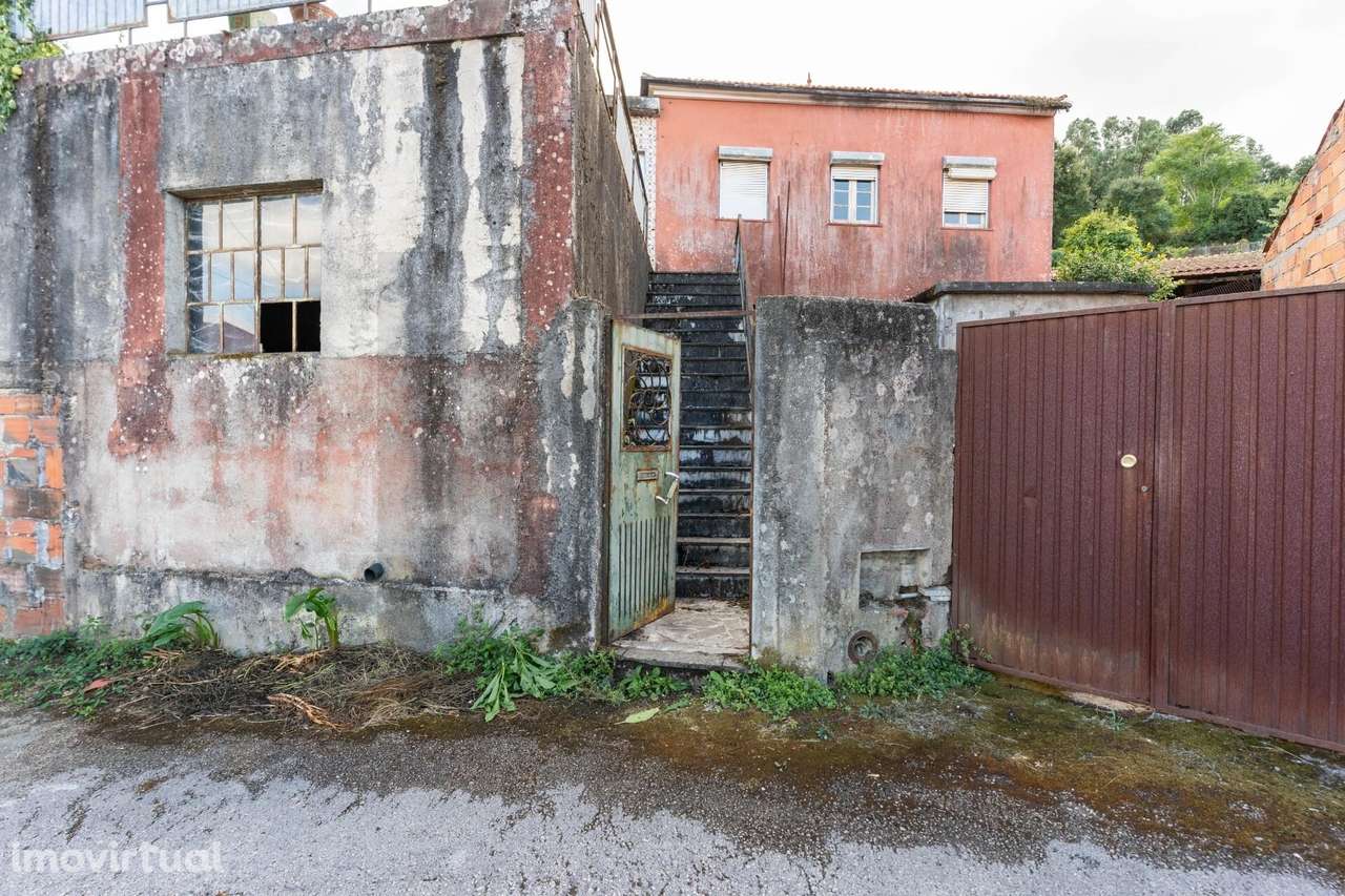 Moradia para restaurar em Semide, terreno 2300metros - Grande imagem: 2/15