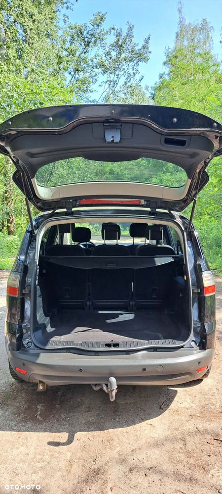 Ford S-Max - 11