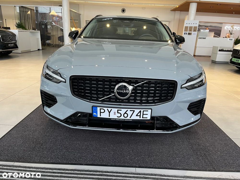 Volvo V60 T6 AWD Plug-In Hybrid Plus Dark - 2