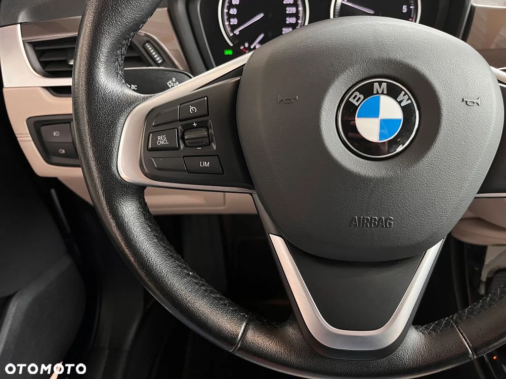 BMW X1 xDrive20d Sport Line - 13