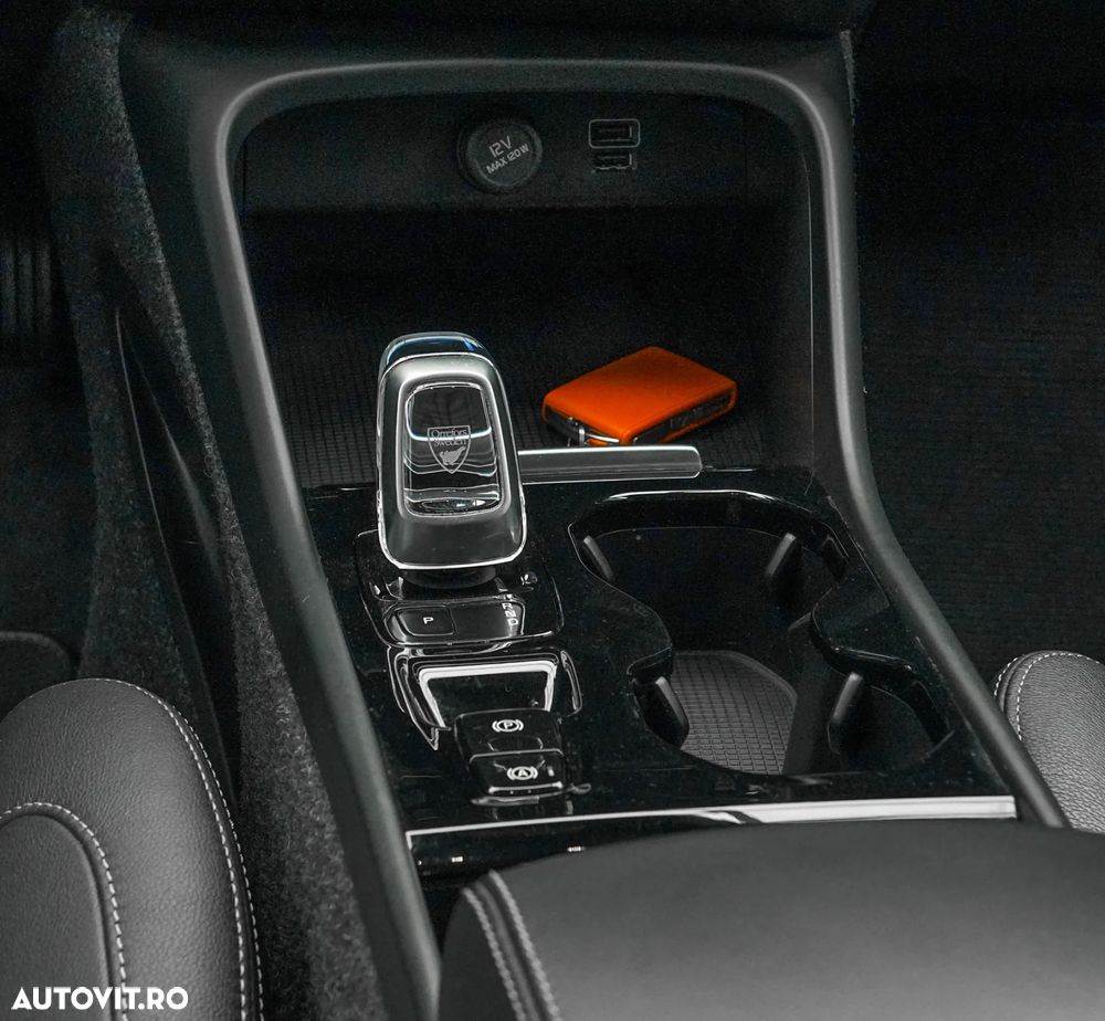Volvo XC 40 Recharge T4 Twin Engine AT7 Inscription Expression - 19