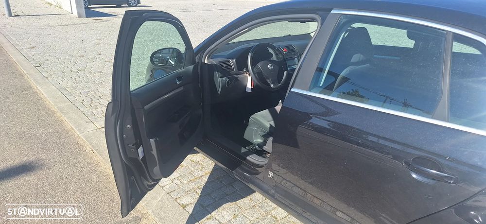 VW Jetta 1.9 TDi Confortline - 11