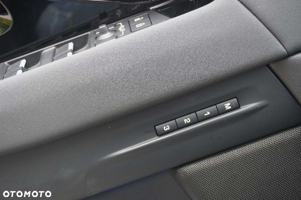 Land Rover Range Rover Evoque - 16
