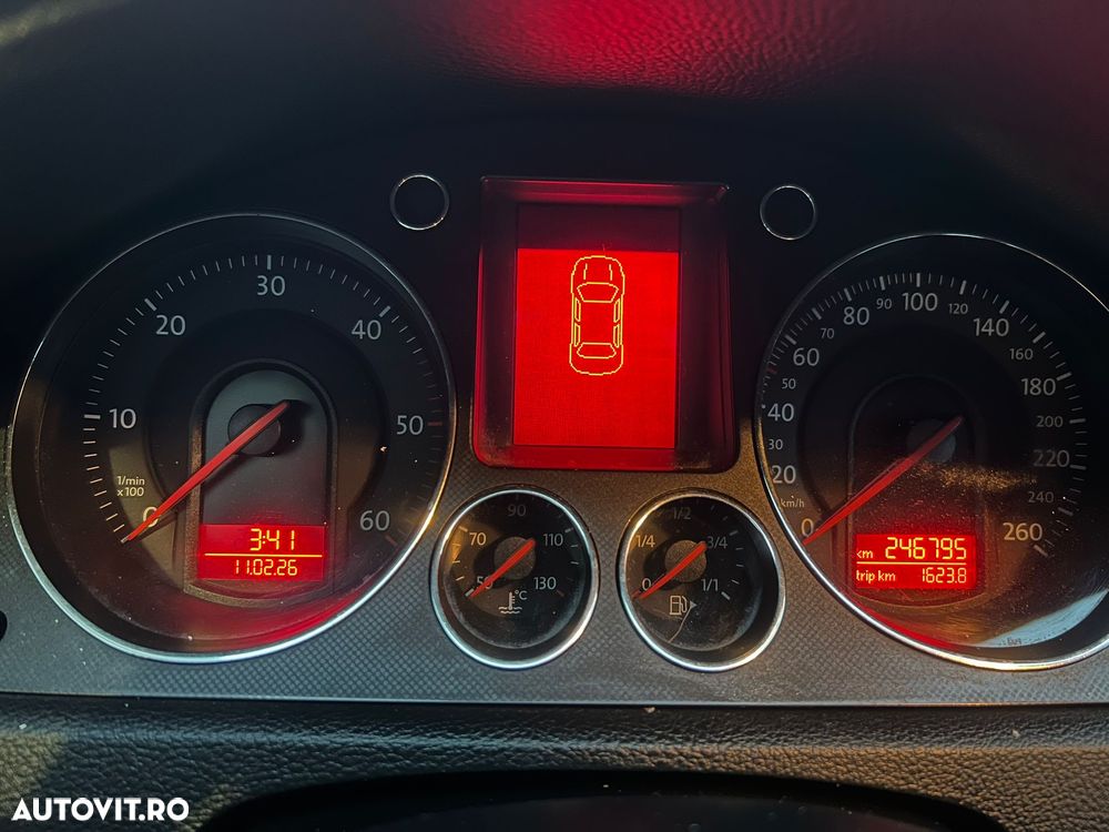 Volkswagen Passat 2.0 TDI DPF Comfortline - 24