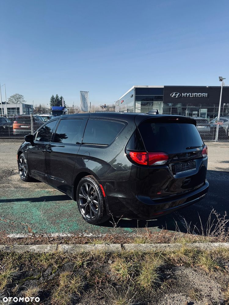 Chrysler Pacifica - 7