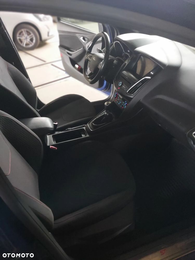 Ford Focus 2.0 TDCi ST - 8