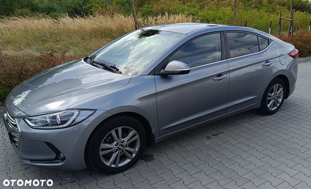 Hyundai Elantra 1.6 Comfort - 4