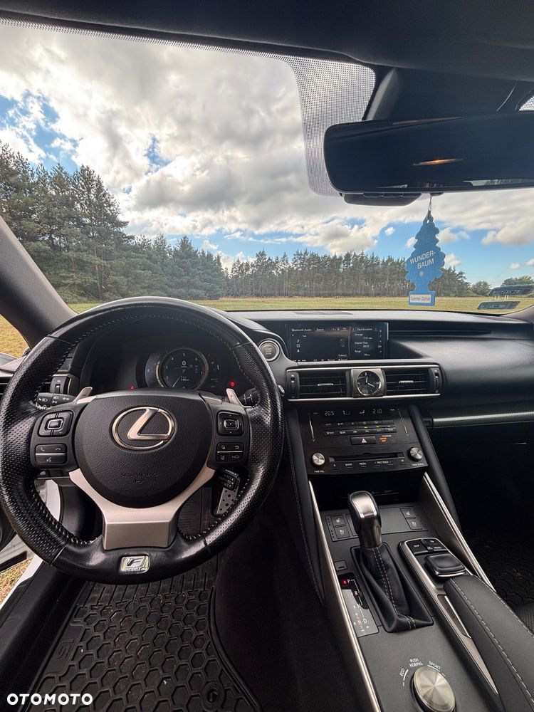Lexus IS 200t / 300 F Sport - 8