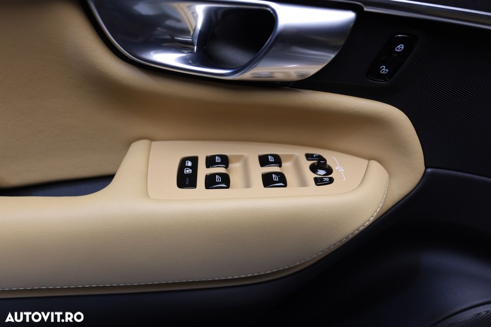 Volvo XC 90 B5 D AWD Ultimate Dark - 39