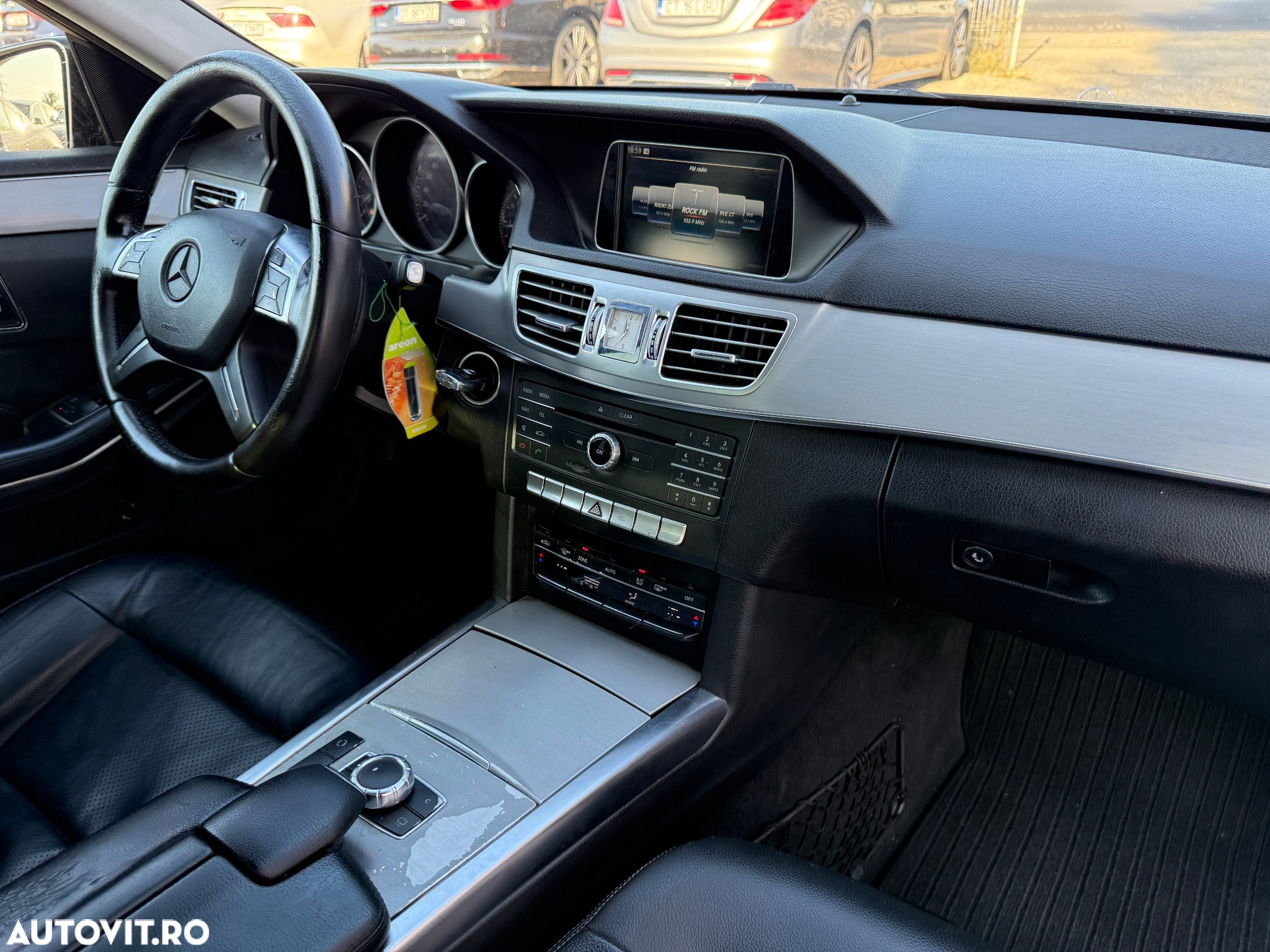 Mercedes-Benz E 200 CDI DPF BlueEFFICIENCY 7G-TRONIC - 25