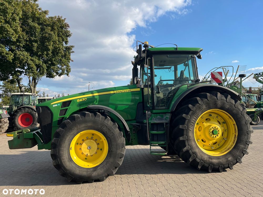 John Deere 8430