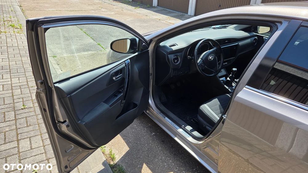 Toyota Auris 1.6 Premium Comfort - 6