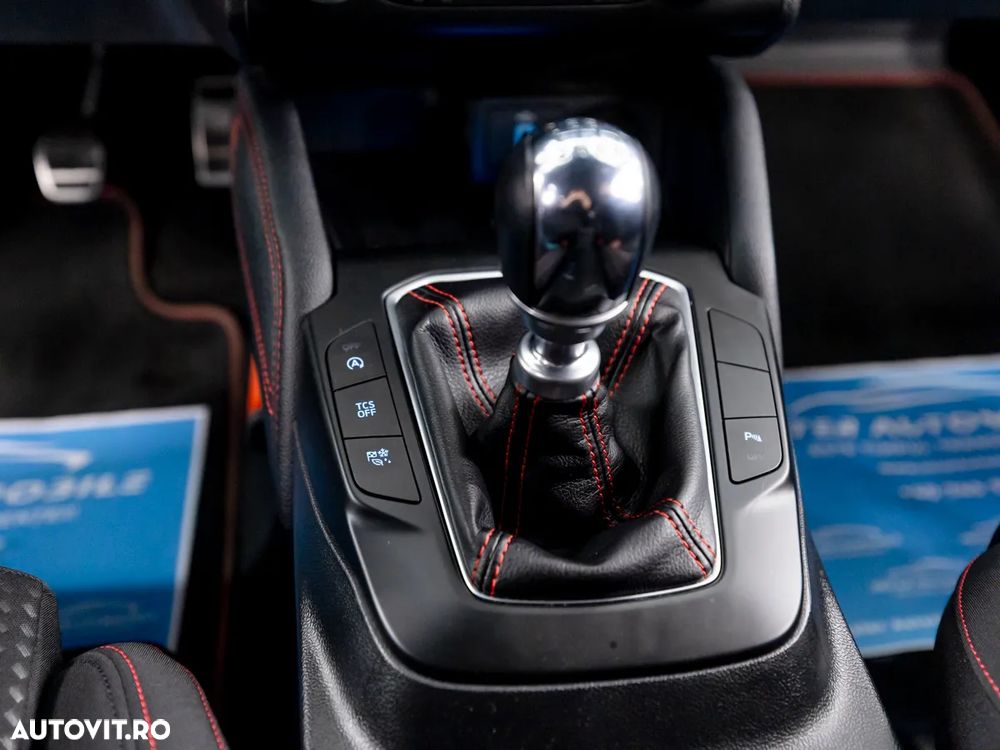 Ford Focus 1.0 EcoBoost Hybrid ST-LINE STYLE - 24