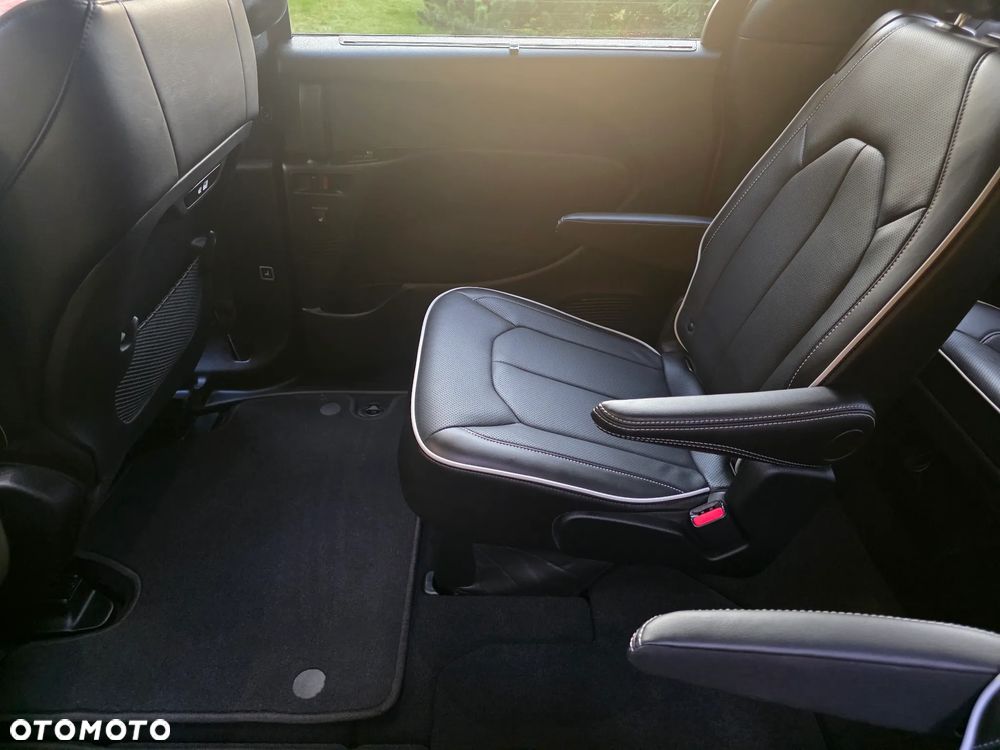 Chrysler Pacifica - 16