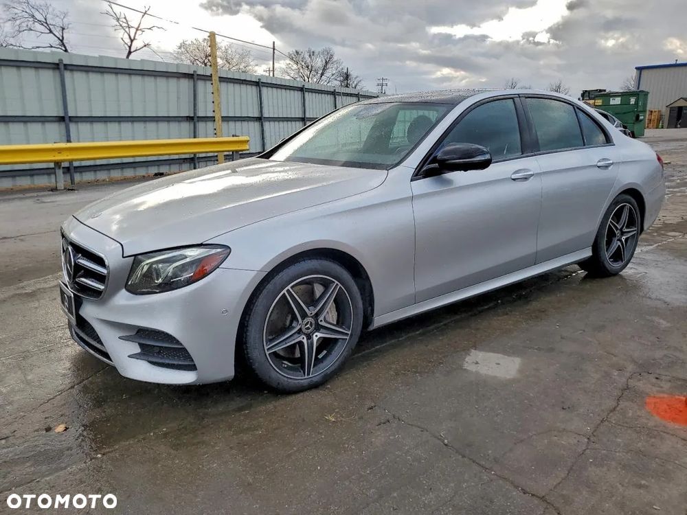 Mercedes-Benz Klasa E 300 9G-TRONIC - 2