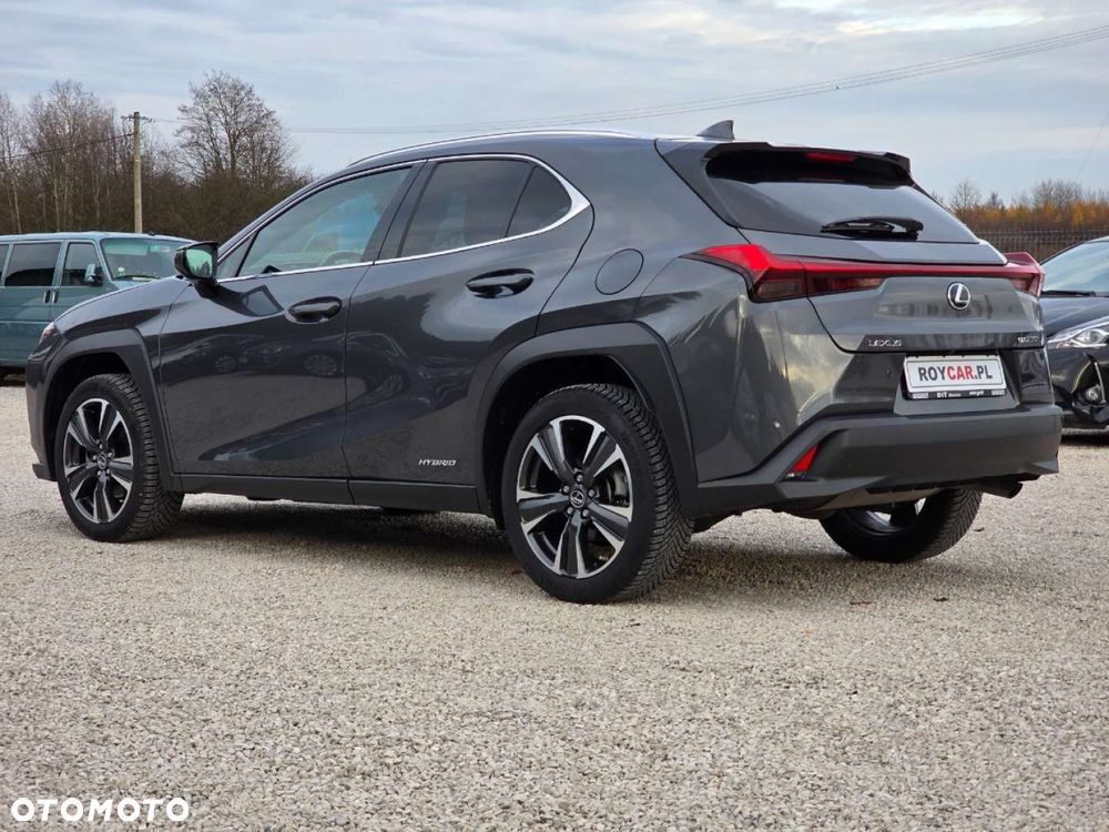 Lexus UX - 5