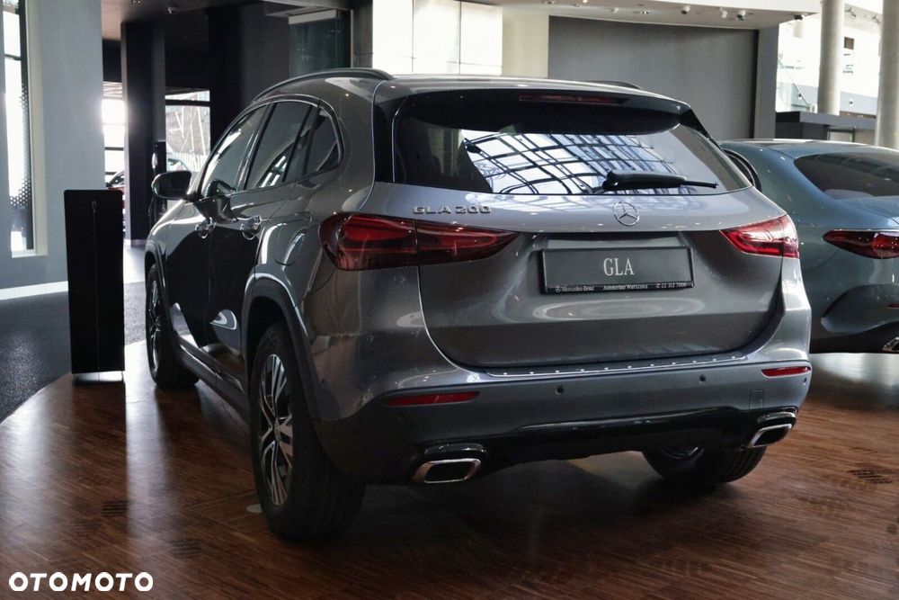 Mercedes-Benz GLA - 10