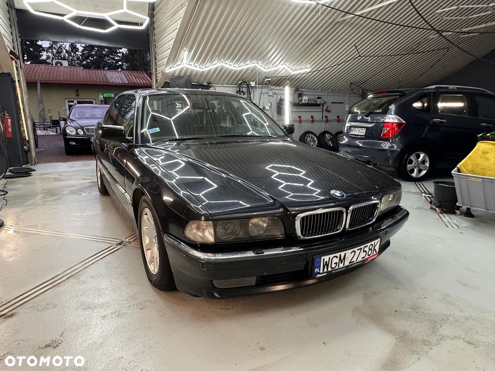 BMW Seria 7 750i - 4