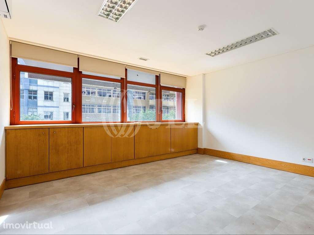 Escritório junto ao Marquês de Pombal, Lisboa - Grande imagem: 4/27