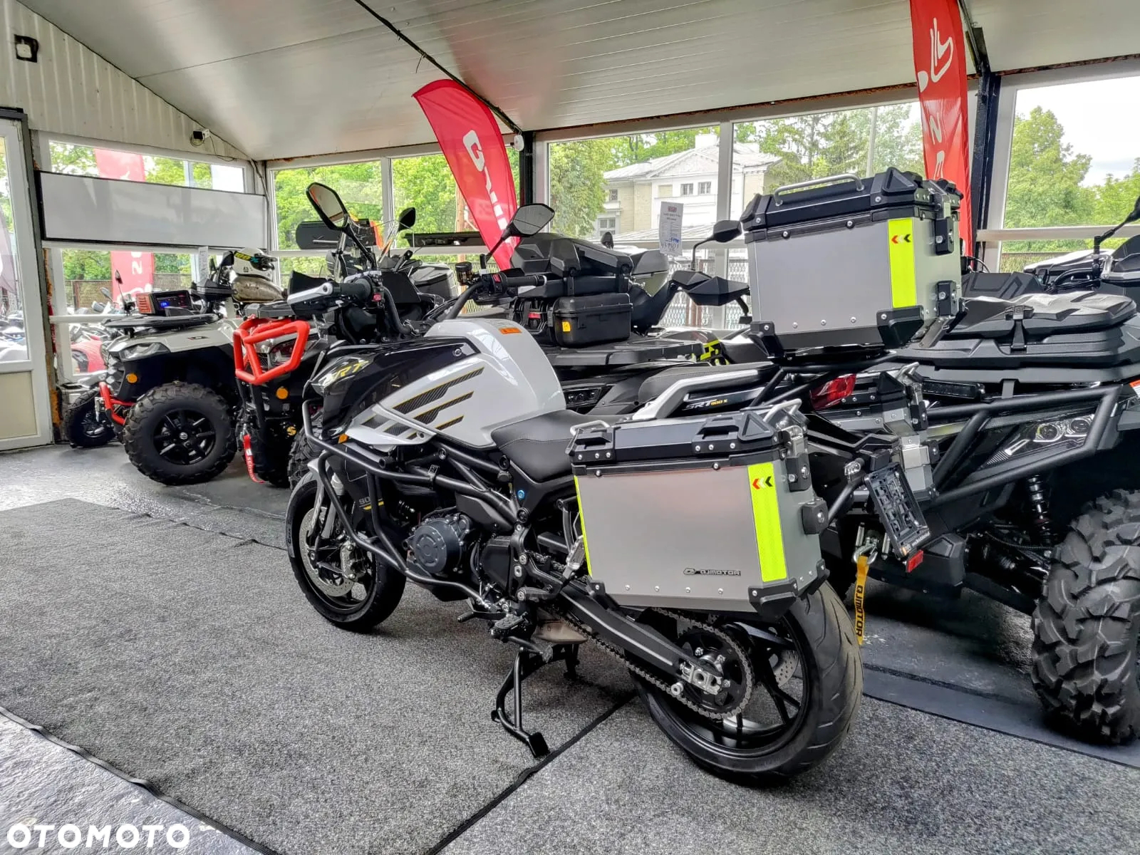 QJMOTOR 900 S - 8
