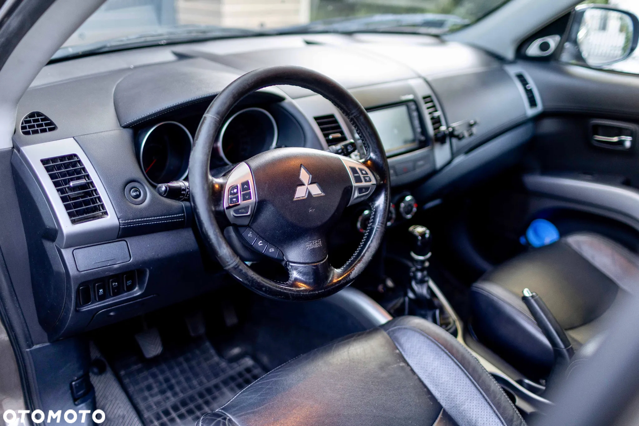Mitsubishi Outlander 2.2 DID Instyle NAVI - 9