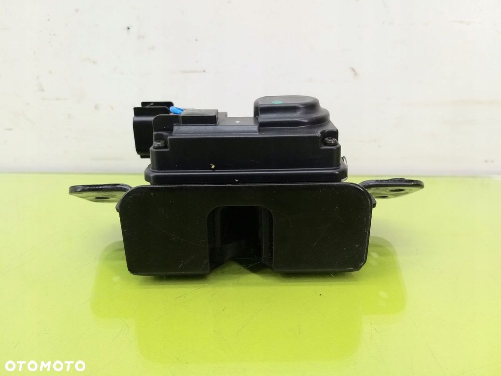 Zamek klapy tylnej Chevrolet HHR 2005-2011 13502697 ORYGINAŁ - 3