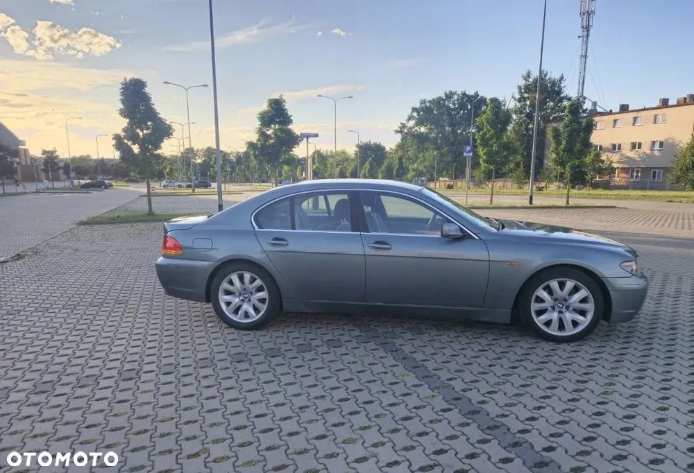 BMW Seria 7 735i - 4