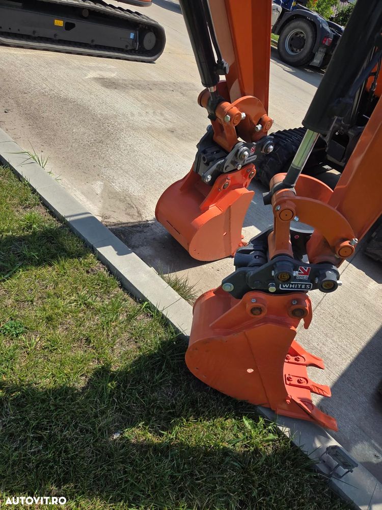 Hitachi ZX26U-6, 2,7tone, 2025, 995h, CUPLA RAPIDA HIDRAULICA+3 CUPE NOI, inst picon pe brate, senile cauciuc 90% ok, latime 1,5m, adancime sapare 3m, ridica 1,7tone, posibilitate leasing 4 ani, CA NOU-PROMOTIE 31.900 EUR+Tva - 37