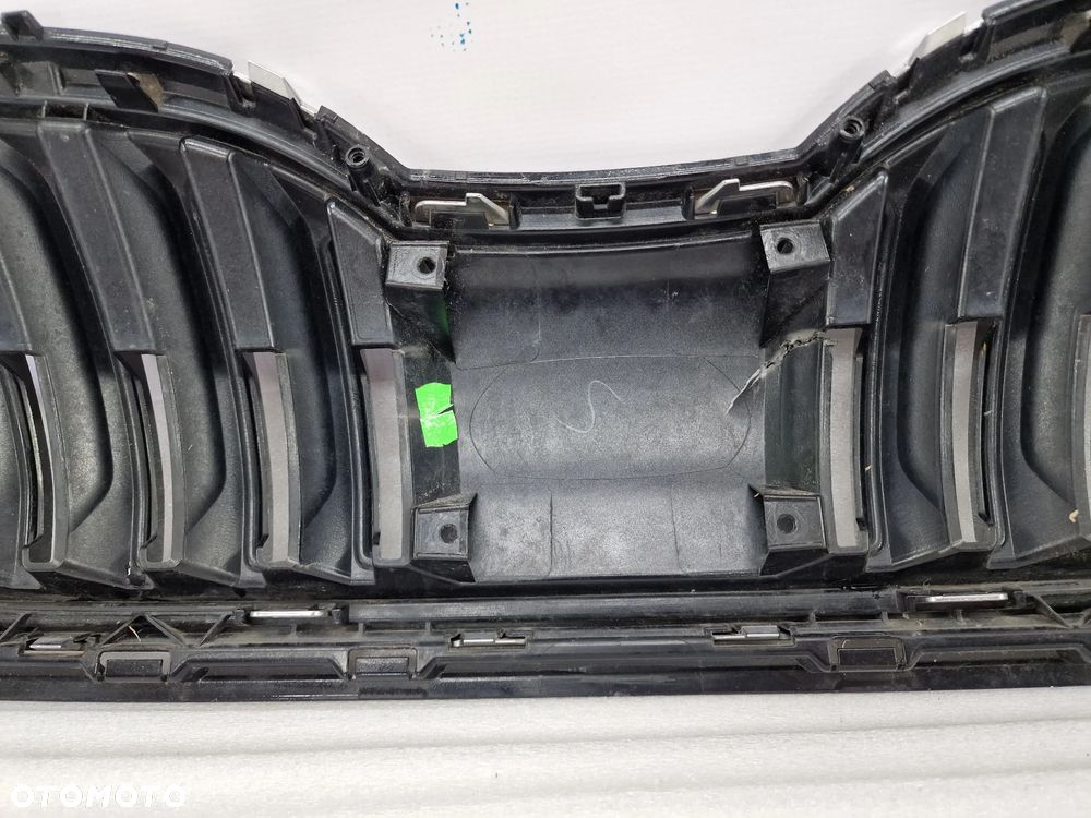 SKODA OCTAVIA III LIFT 16- RS VRS LAKIEROWANA ATRAPA / GRILL PRZEDNI PRZÓD , NR 5E0853653C , NR AUKCJI GR127 - 22
