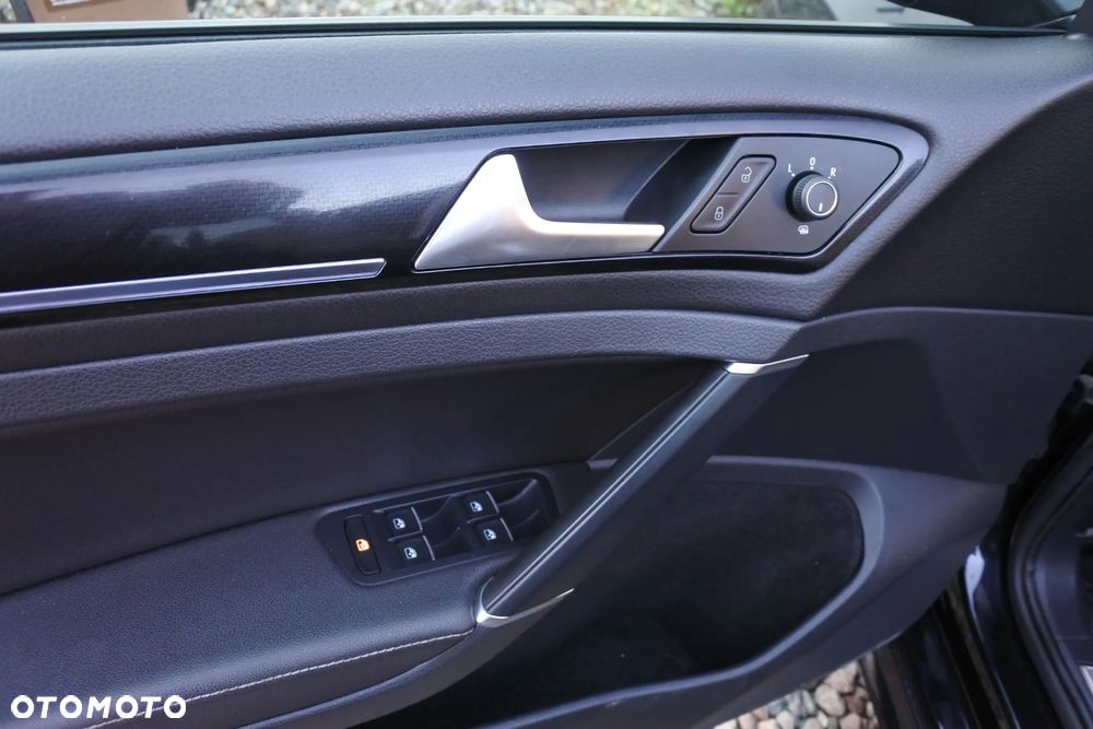 Volkswagen Golf - 24