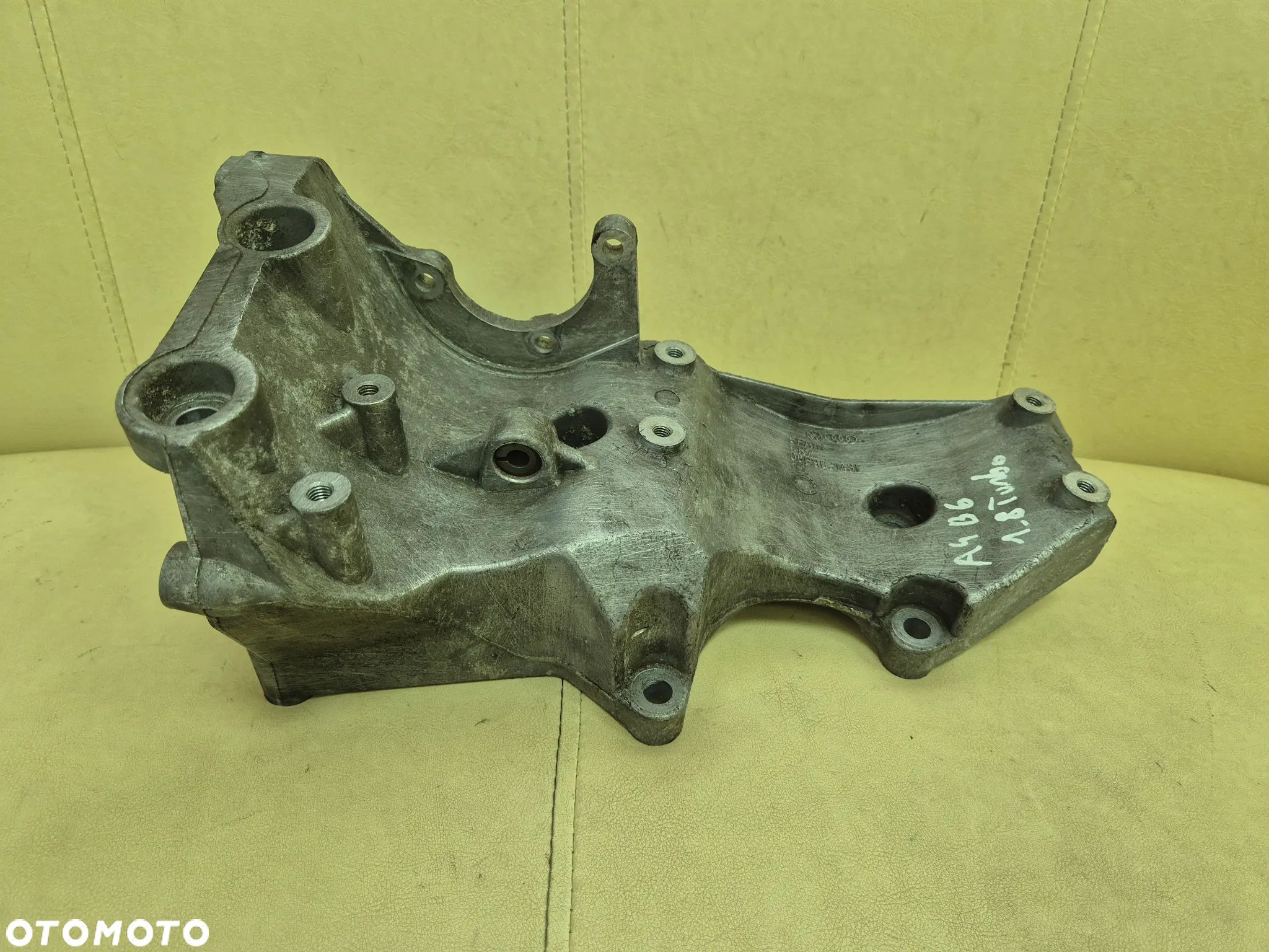 ŁAPA PODPORA MOCOWANIE WSPORNIK ALTERNATORA AUDI A4 B6/ VW PASSAT B5 FL 1.8/ 2.0 B 06B903143L - 1
