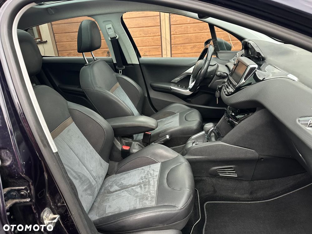 Peugeot 208 PureTech 110 Stop & Start EAT6 Signature - 19