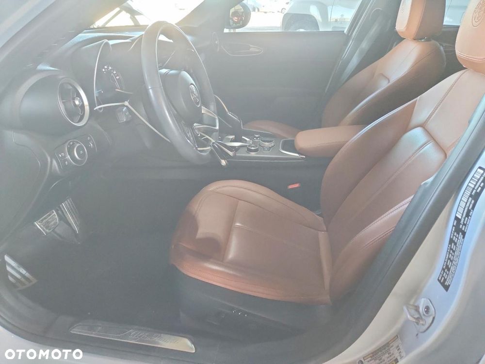 Alfa Romeo Giulia - 7