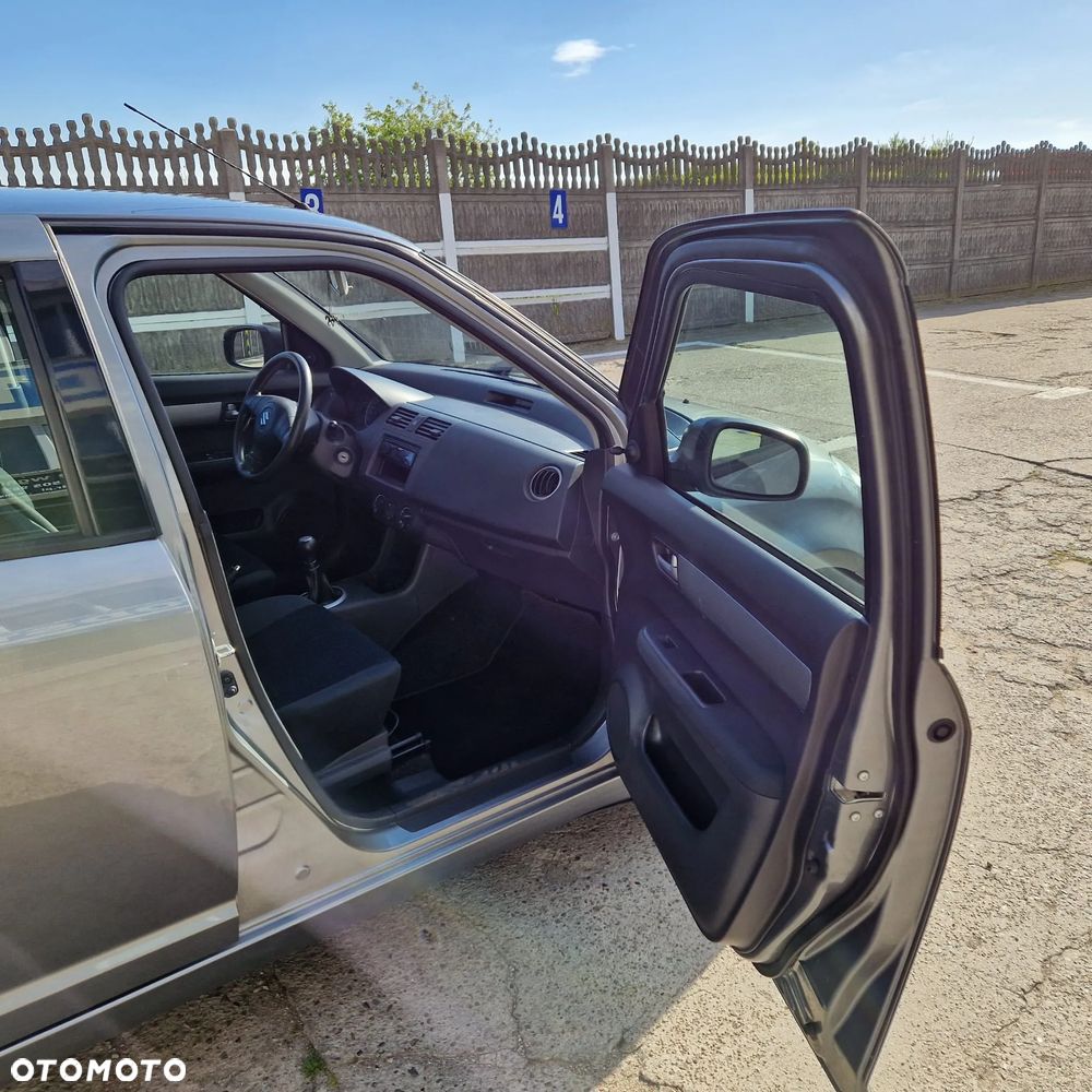 Suzuki Swift 1.3 Club - 14