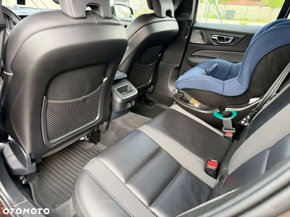 Volvo V60 D3 R-Design - 8